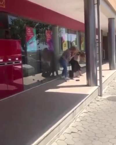 Karen vs thot Portugal edition
