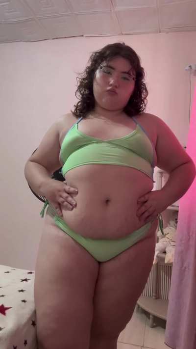 trying on my new bikini :3