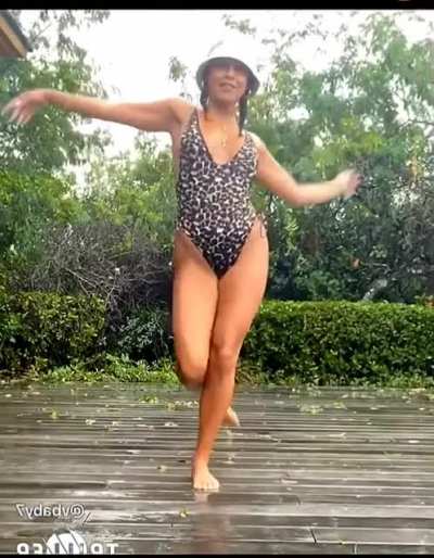Vanessa Hudgens rain walk