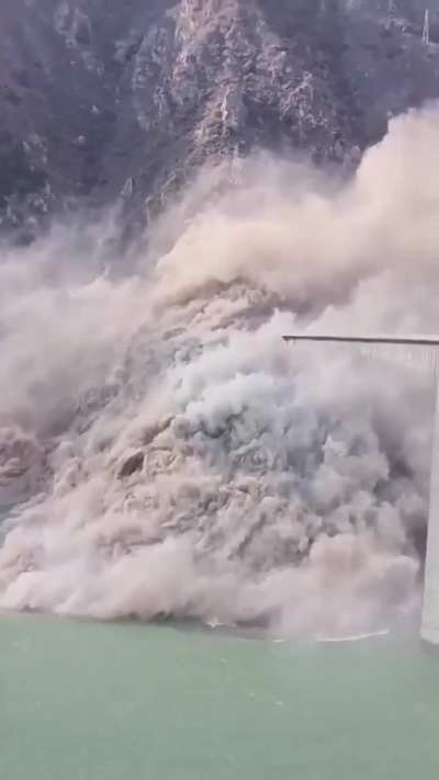 Hongqi bridge collapses in southwest China, months after opening.
