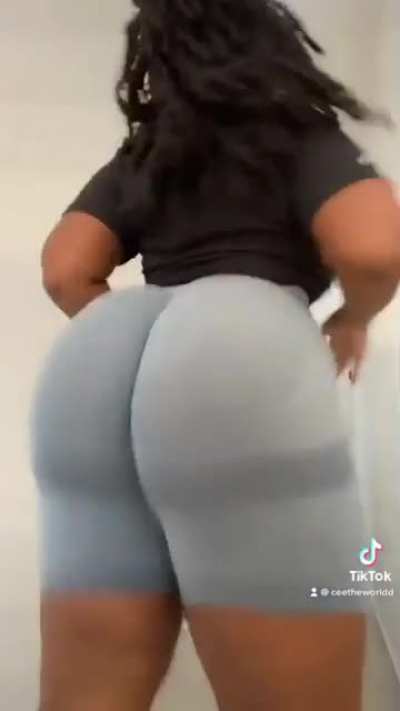 Fatbootybaee (@thickbaddieee1)