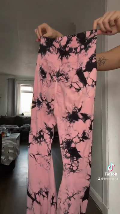 pink leggings >>>>