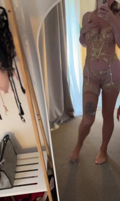 Lingerie or bare? 