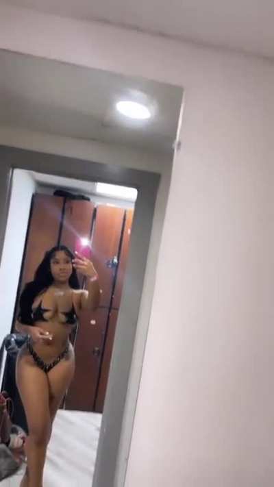 🍑🤳🏽🖤