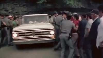 UMWA protesters blocking "scabs" and clashing with Kentucky State Police, Harlan County (1972)