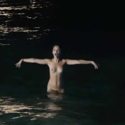 Lola Le Lann fit french plot in 'Un moment d'egarement'