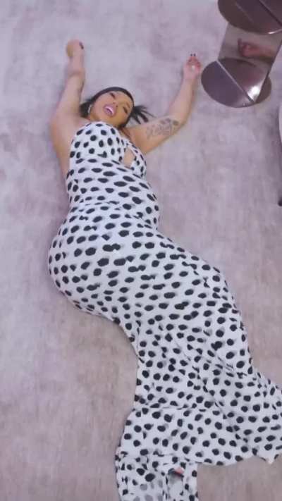 Belcalis in a beautiful polka dot dress playing &lsquo;Pretty &amp;amp; Petty&rsquo; in the background 🔥👠