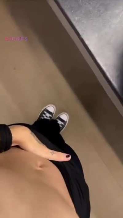 Say &ldquo;Hi&rdquo; if you&rsquo;d be happy to receive my nudes :) 18f