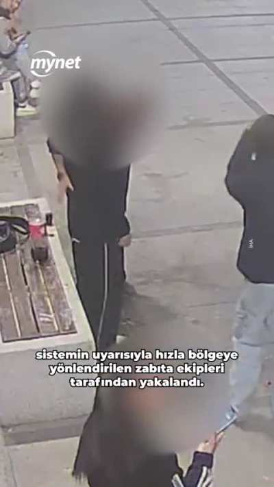 Bursa'da zabıta ekipleri yere &ccedil;ekirdek kabuğu atan gen&ccedil;lere yeri temizlettirdi