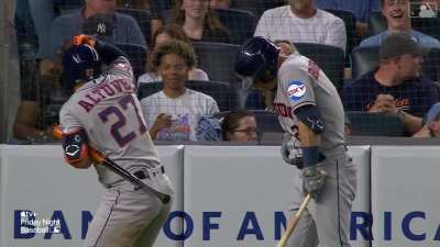 [Highlight] Altuve hits Bregman with a rosin bag and the fans behind them get a good laugh