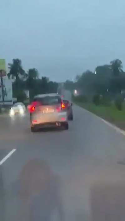 Idiot repeatedly blocks an Ambulance. The driver of the car was later arrested