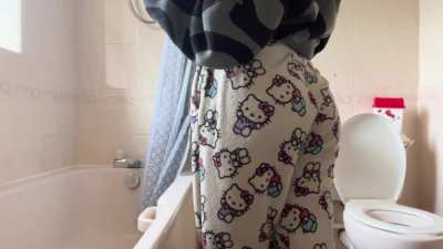 we all love bathroom farts hehe 