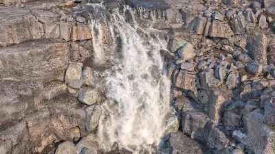 Phoenix FD Waterfall - Cascading Simulation grids and wetmap test