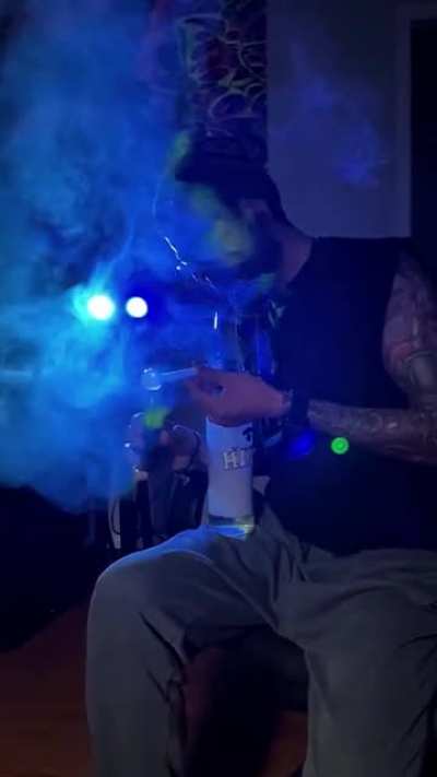 Fuckin with slomo shit. Get spun. Get lit. Cloud upppp