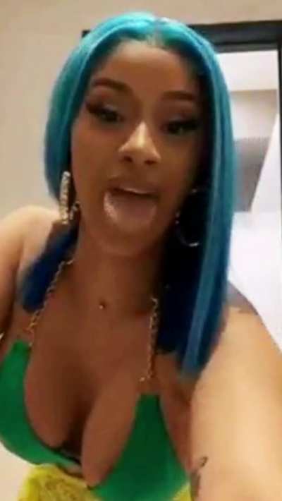 😜