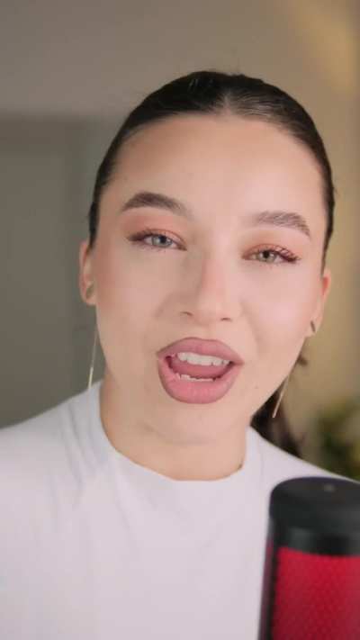 This "person" dresses up like Ms. Rachel (kids youtuber) to teach kids about gender