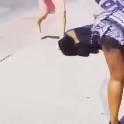 3 prostitutes chasing down and beating up customer who didn&rsquo;t pay up after a BJ sesh