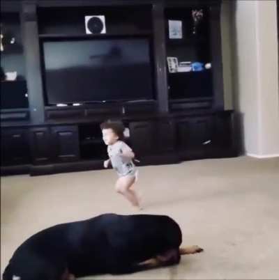 Kid runs for life to escape gunfire