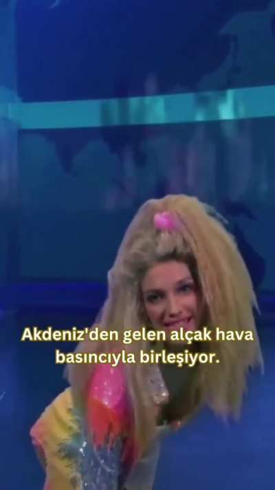 Olm kadınlar niye üşümüyo amk. Üstümde mont var götüm donuyo, kadın crop giymiş yanımda yürüyo