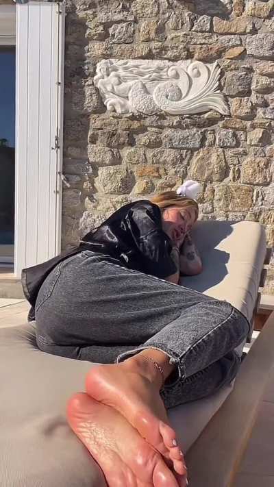 Valentina&rsquo;s feet are killing me with softness  