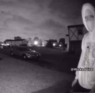 Idiot Claims To Be A Police Officer During An Attempted Home Invasion.