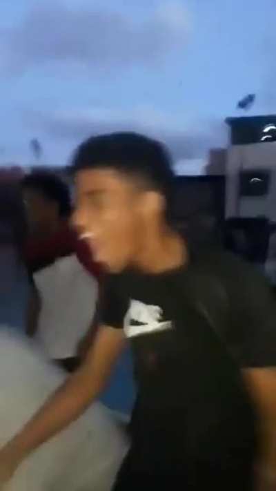 MUDO vs MUDO. Quien ganara? Acaso no podr&iacute;an ser menos brutales?