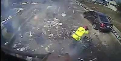 PSA: Don&rsquo;t throw oxygen tanks in the trash