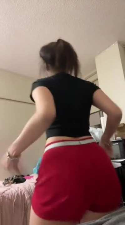 Jadelitrevejo likes to show those little shorts from all the angles