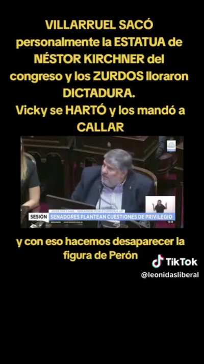 Vicky dejó pedaleando en el aire al hdp de Mayans
