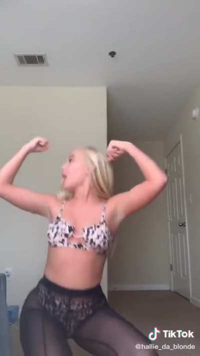 @hallie_da_blonde
