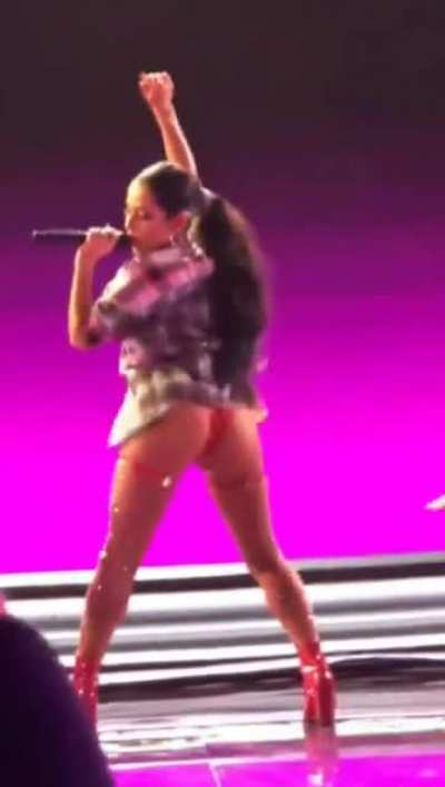 "Sin Pijama" Latin AMA's 2019