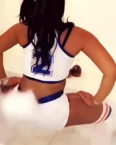 🍑Y&rsquo;all remember when she was Lola and was hypnotizing us with that ass😋🤤🤤🤤