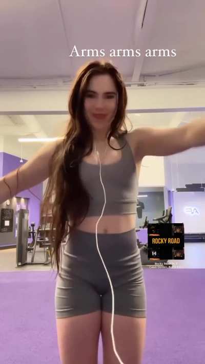 &ldquo;Arms arms arms&rdquo; from IG