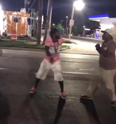 Two drunks fight, one pulls out an unexpected move lol