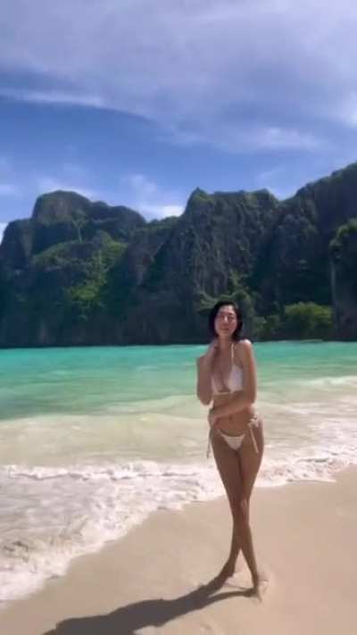 Essy Lee