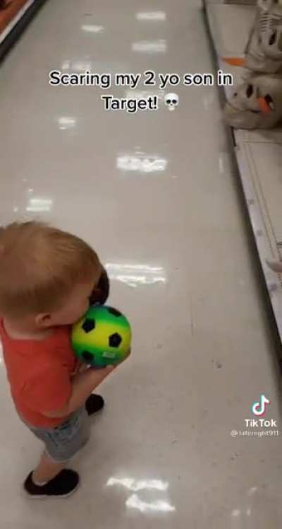 Dad scares kid in Walmart