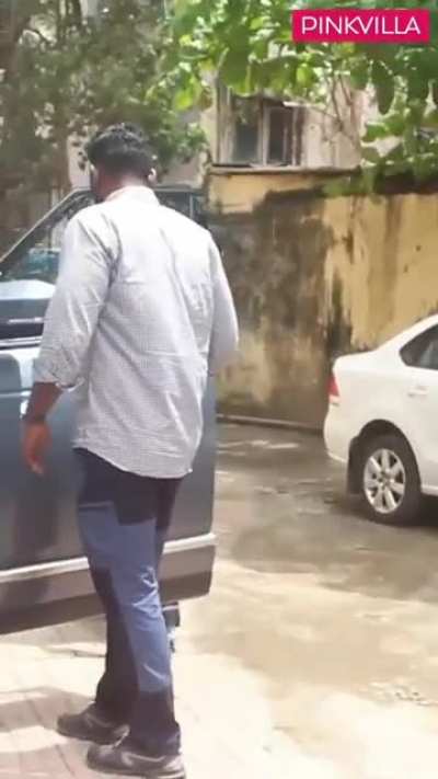 The Way Janhvi Kapoor Walks Makes Me Jizz!