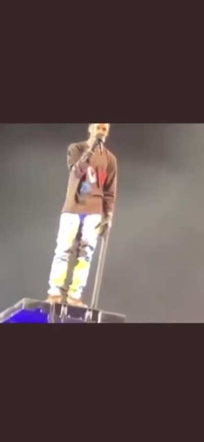 Travis Scott staring at a fan's DEAD BODY while singing YEAHHHHH with autotune . ( 8 people died by getting trampled , heart attack in his concert yesterday . And 300 injured )