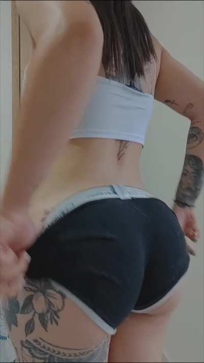 Can you lay down on the floor so I can take a seat on your face?