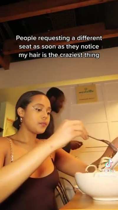 She&rsquo;s back( girl claims lady moved because of her natural hair)