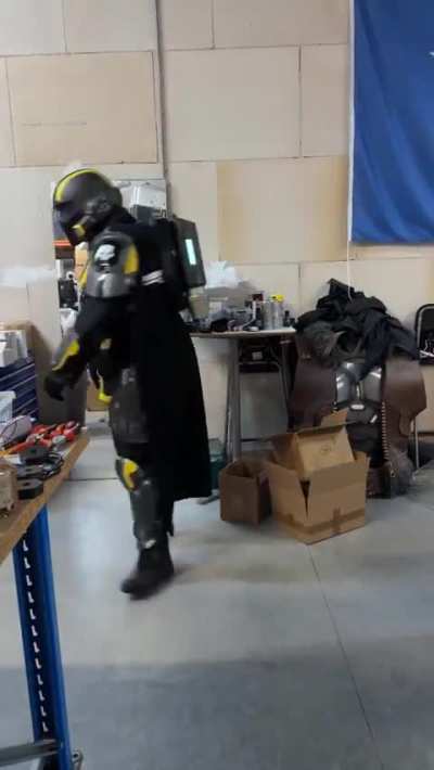 My helldivers cosplay with "functional" flamethrower and jumppack