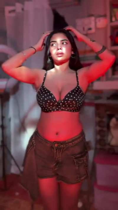 Afreen Khan is such a hottie