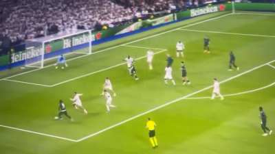 Haaland’s movement in the box…