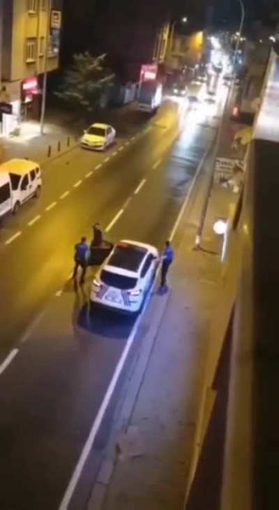 There was a report that there was a person with a knife in Istanbul. As soon as the cops arrives at the location, person attacks them. Officer neutralizes the attacker by shooting him in the legs.