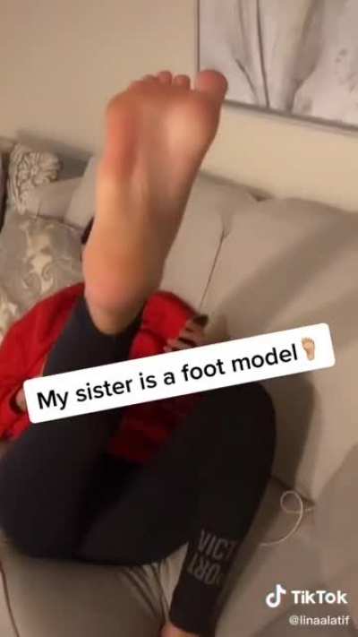 It&rsquo;s weird that she&rsquo;s saying babe and it says &ldquo;my sister&rdquo; I ain&rsquo;t complaining tho her soles nice 🥵