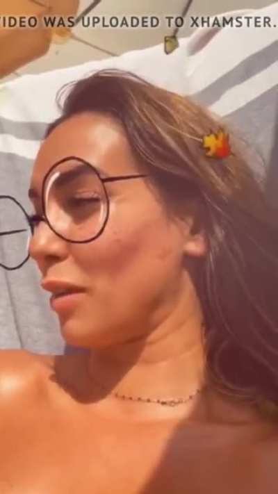 Hilona gos topless