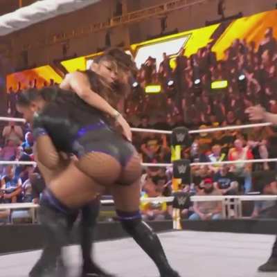 &ldquo;Michin&rdquo; Mia Yim slapping Jaida Parker&rsquo;s ass