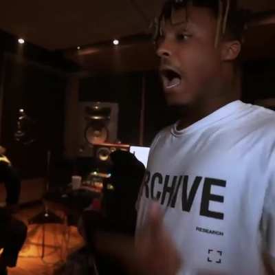 One of my favorite juice wrld unreleased songs. Vocals just hit so hard.