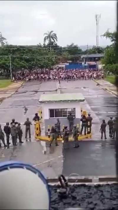 Frente a la base a&eacute;rea Libertador, estado Aragua
