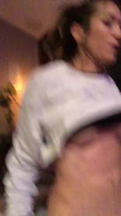 I can&rsquo;t stop cumming!